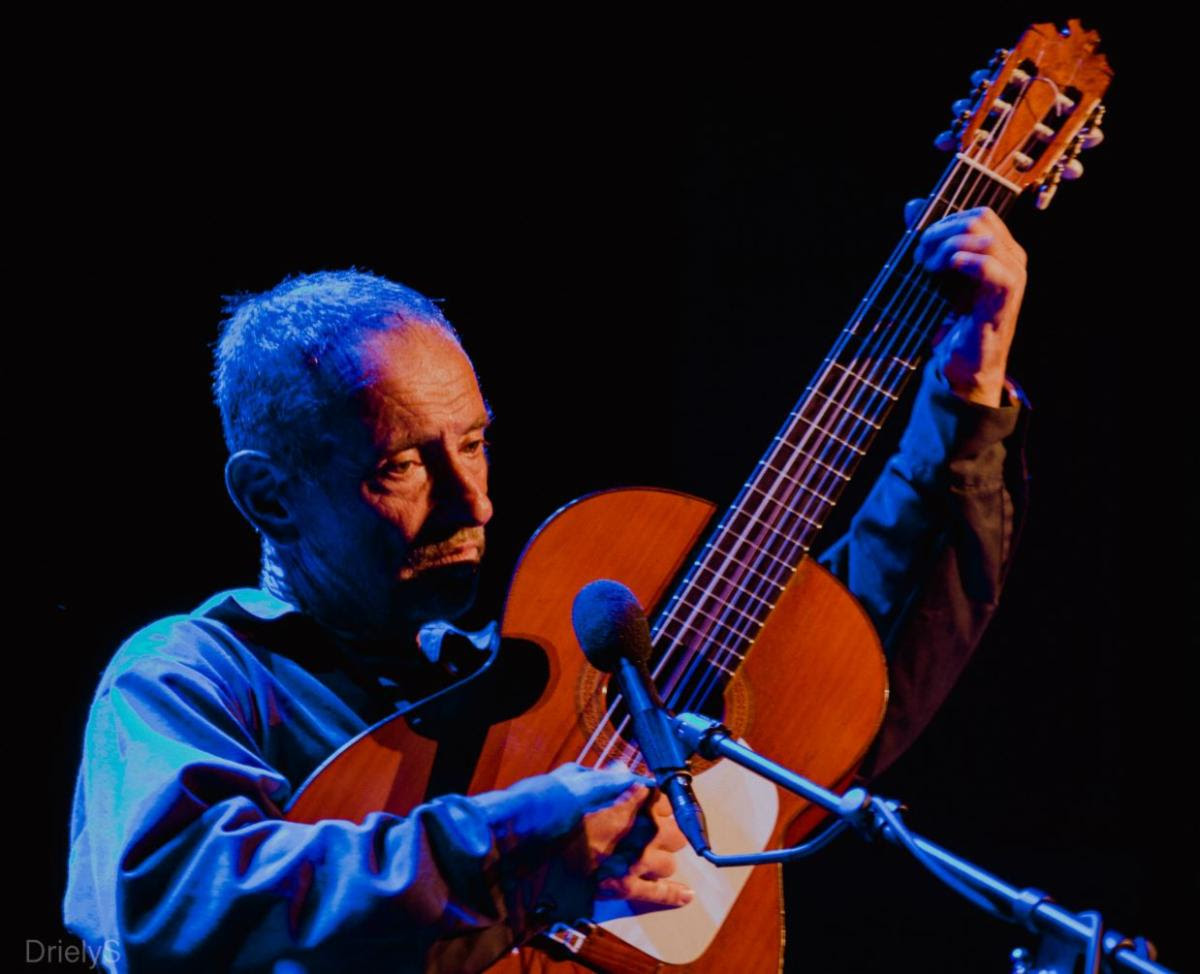 LIVE! ON STAGE  JONATHAN RICHMAN  featuring  TOMMY LARKINS  on the drums – Live at The Lyric